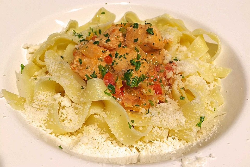 Paprika - Lachs- Pfanne mit Pasta