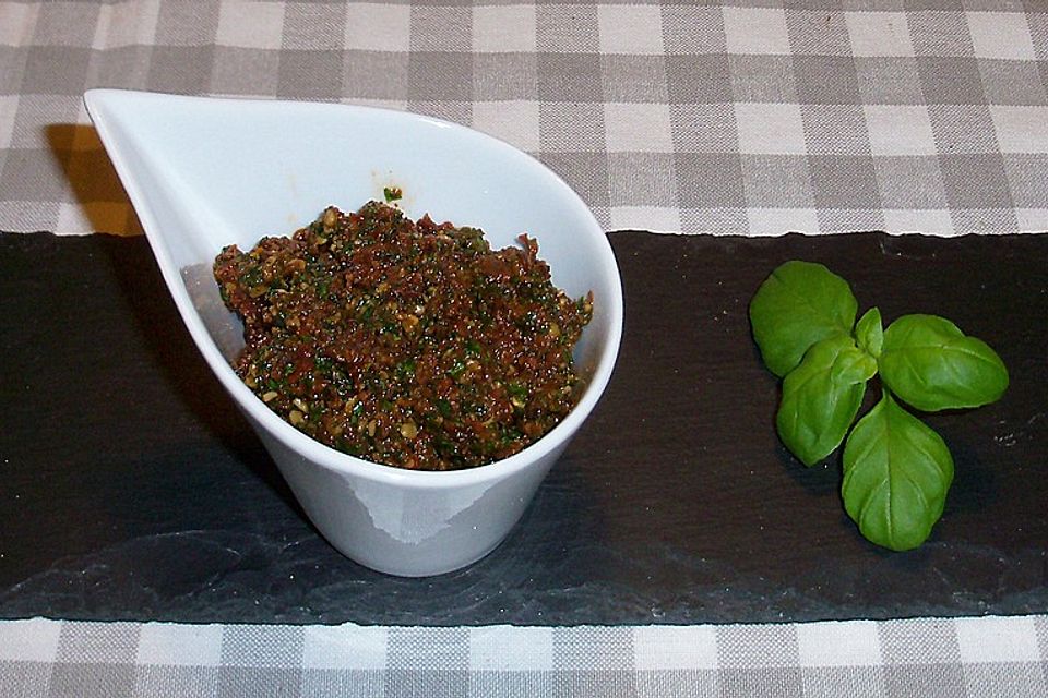 Tomaten - Basilikum - Pesto