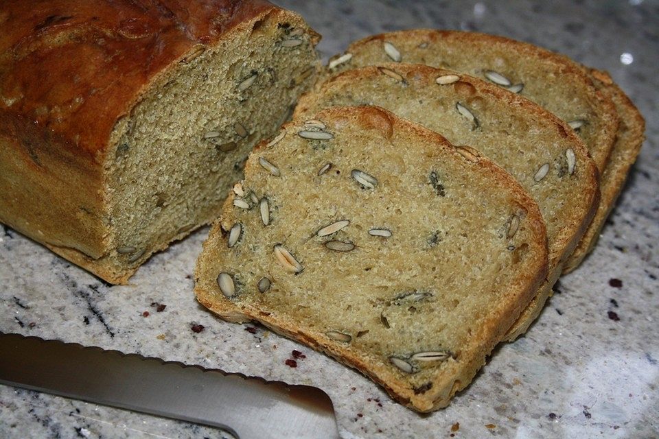 Steirisches Kürbiskern-Brot mit Kürbiskernöl