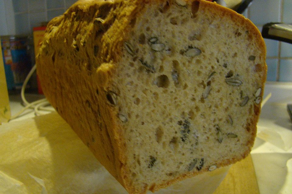 Steirisches Kürbiskern-Brot mit Kürbiskernöl