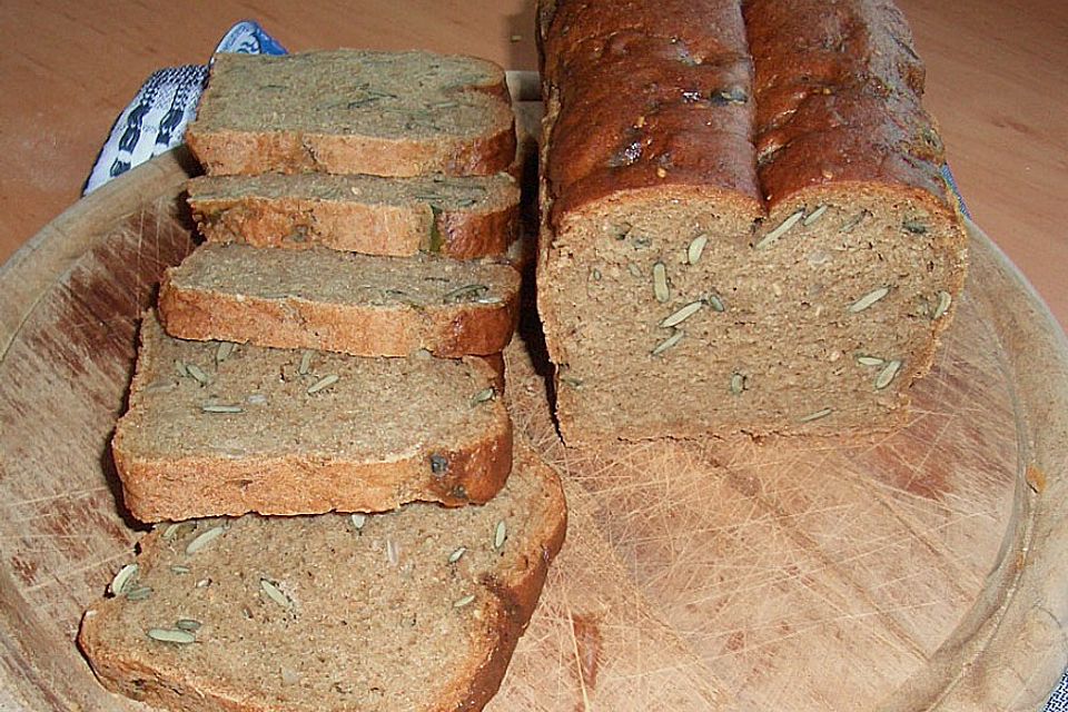 Steirisches Kürbiskern-Brot mit Kürbiskernöl