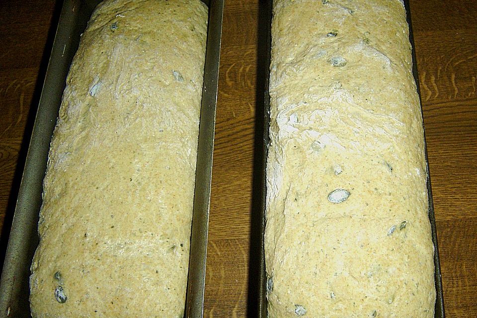 Steirisches Kürbiskern-Brot mit Kürbiskernöl