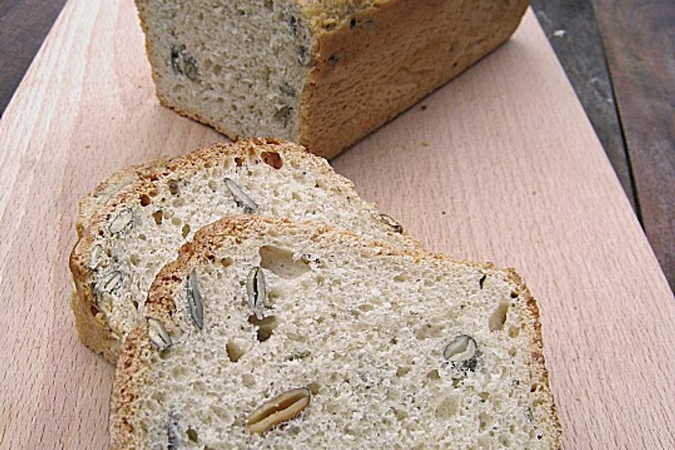 Steirisches Kürbiskern-Brot mit Kürbiskernöl