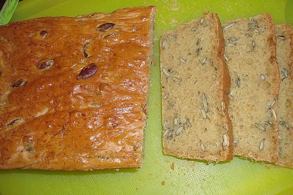 Steirisches Kürbiskern-Brot mit Kürbiskernöl