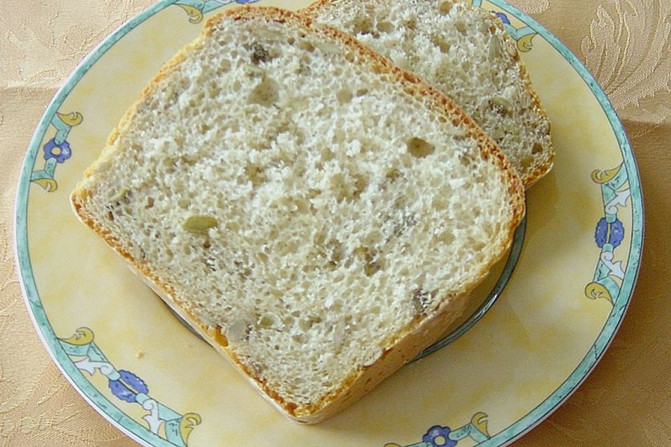 Steirisches Kürbiskern-Brot mit Kürbiskernöl