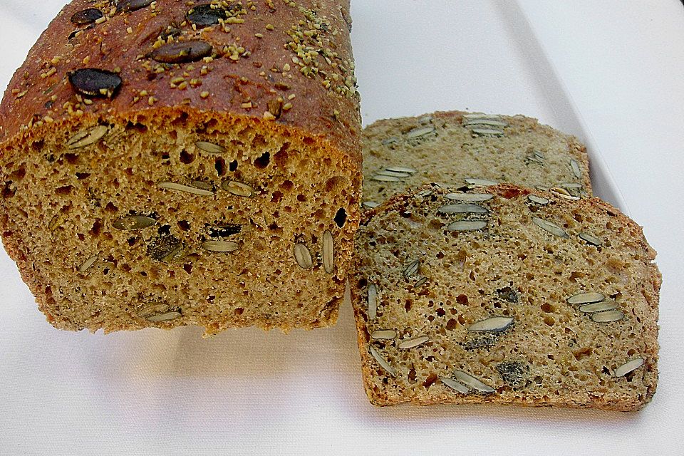 Steirisches Kürbiskern-Brot mit Kürbiskernöl