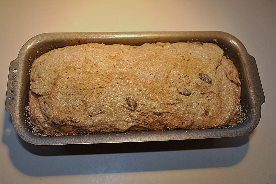 Steirisches Kürbiskern-Brot mit Kürbiskernöl