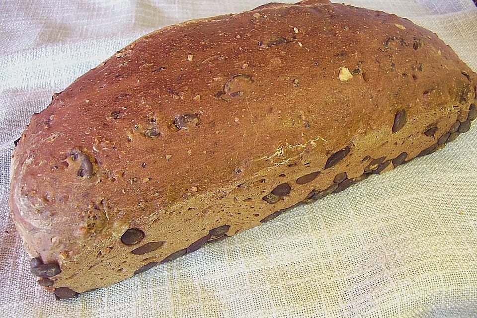 Steirisches Kürbiskern-Brot mit Kürbiskernöl