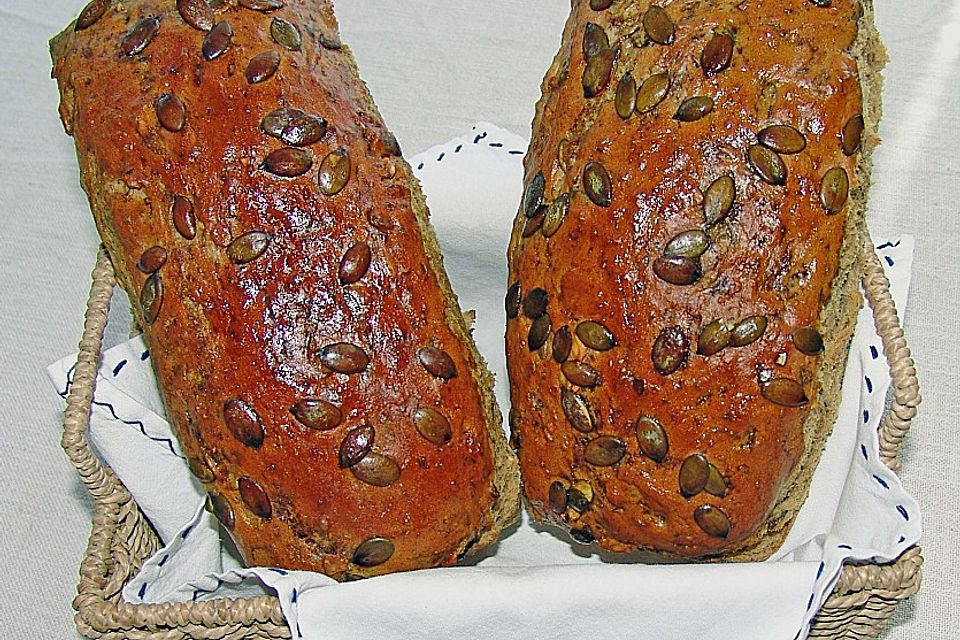 Steirisches Kürbiskern-Brot mit Kürbiskernöl