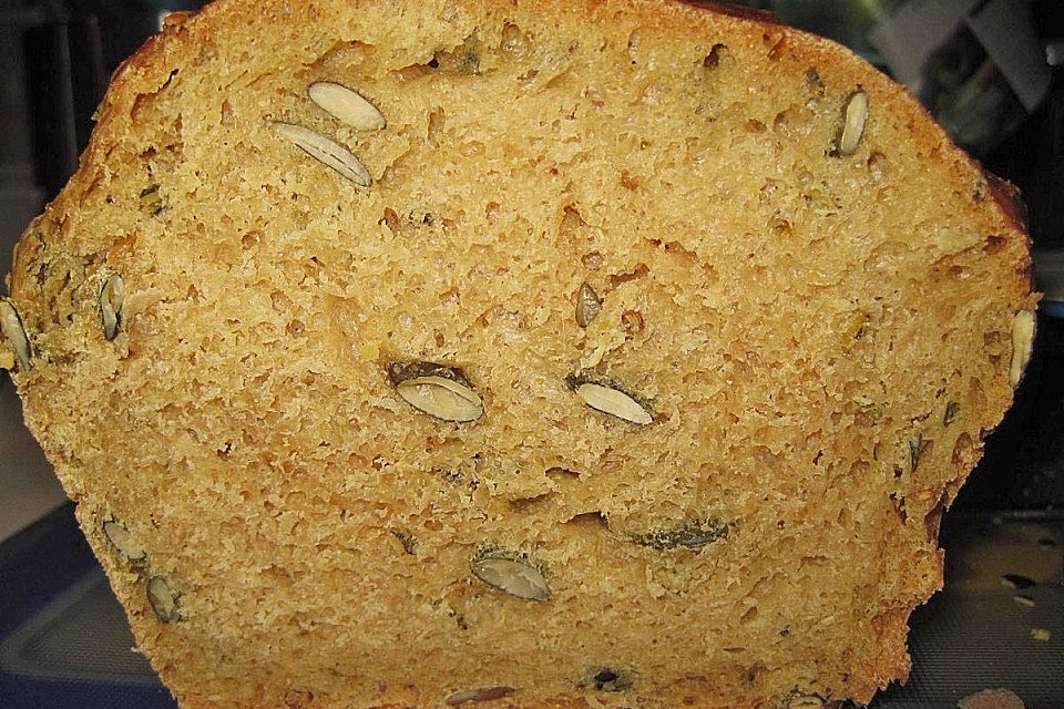 Steirisches Kürbiskern-Brot mit Kürbiskernöl