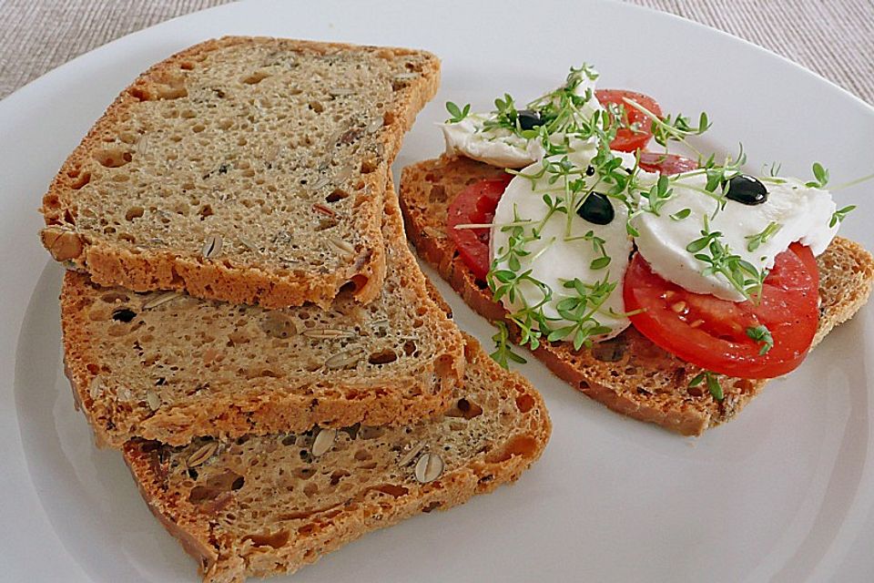 Steirisches Kürbiskern-Brot mit Kürbiskernöl