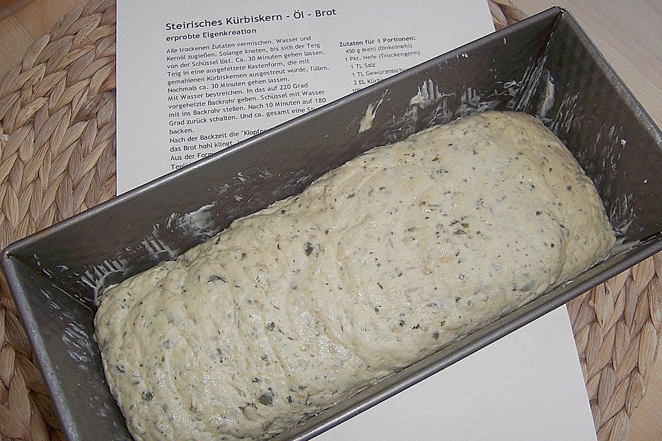 Steirisches Kürbiskern-Brot mit Kürbiskernöl