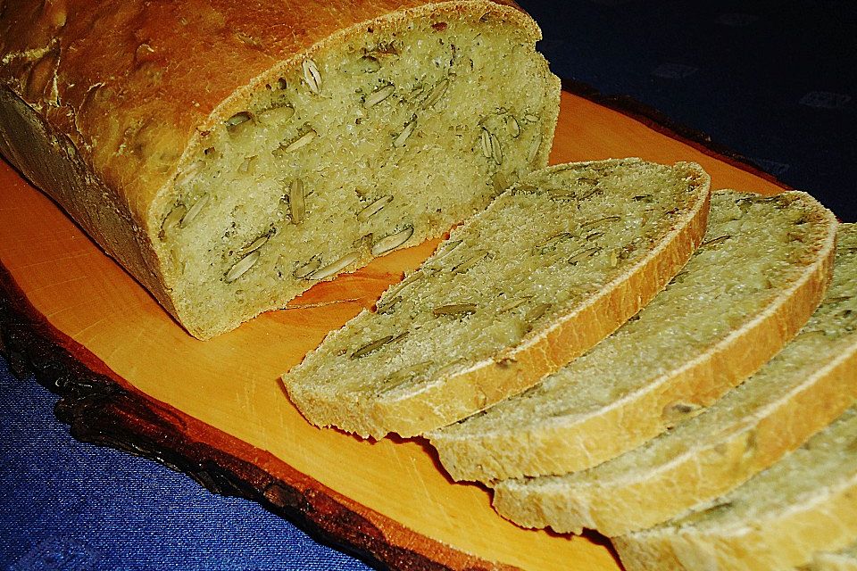 Steirisches Kürbiskern-Brot mit Kürbiskernöl