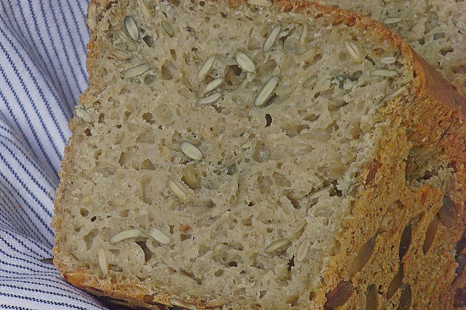 Steirisches Kürbiskern-Brot mit Kürbiskernöl