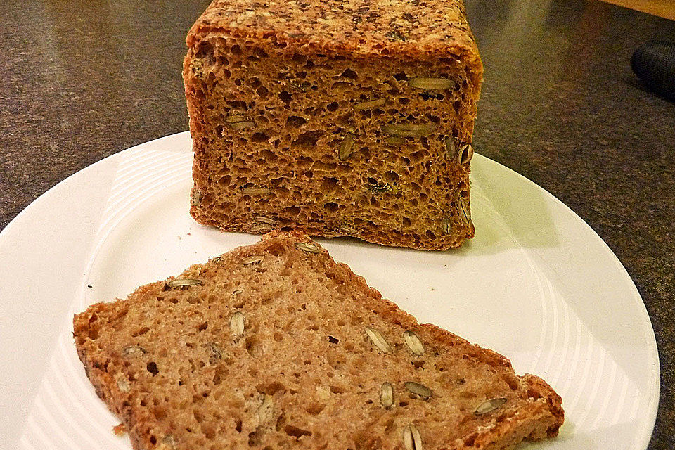 Steirisches Kürbiskern-Brot mit Kürbiskernöl