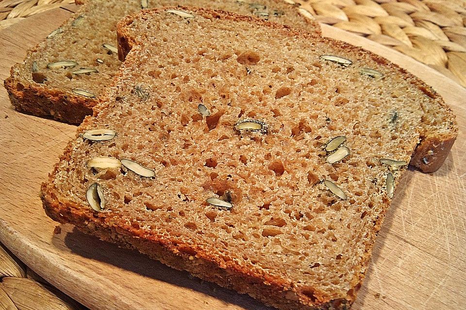 Steirisches Kürbiskern-Brot mit Kürbiskernöl