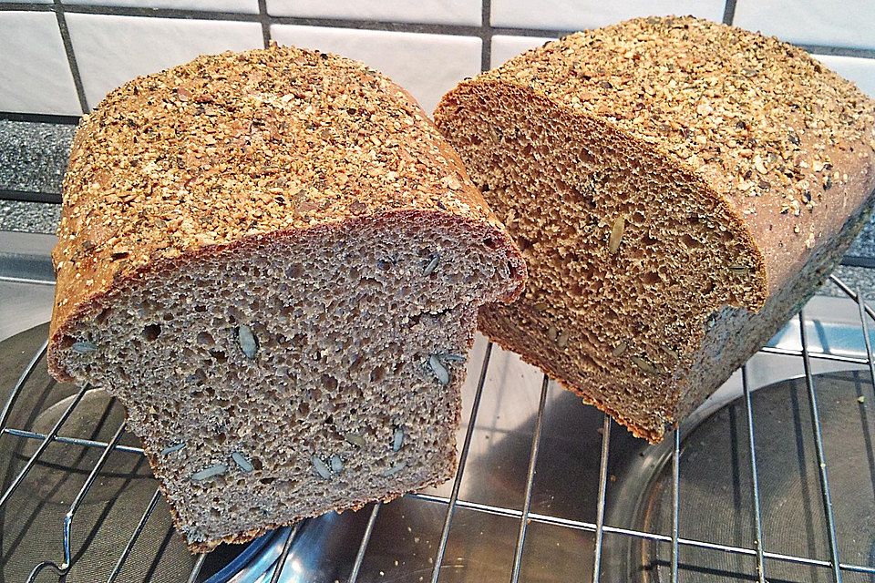 Steirisches Kürbiskern-Brot mit Kürbiskernöl