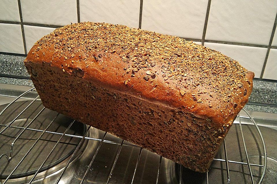 Steirisches Kürbiskern-Brot mit Kürbiskernöl