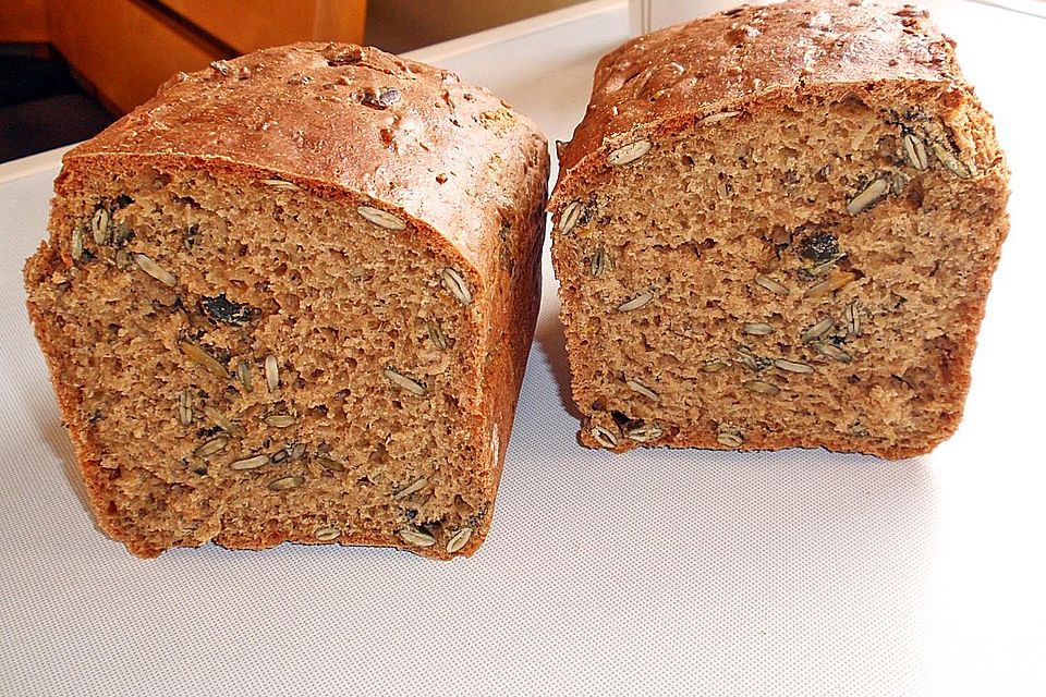 Steirisches Kürbiskern-Brot mit Kürbiskernöl