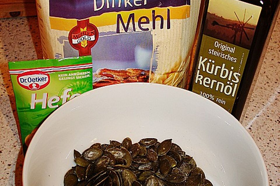 Steirisches Kürbiskern-Brot mit Kürbiskernöl