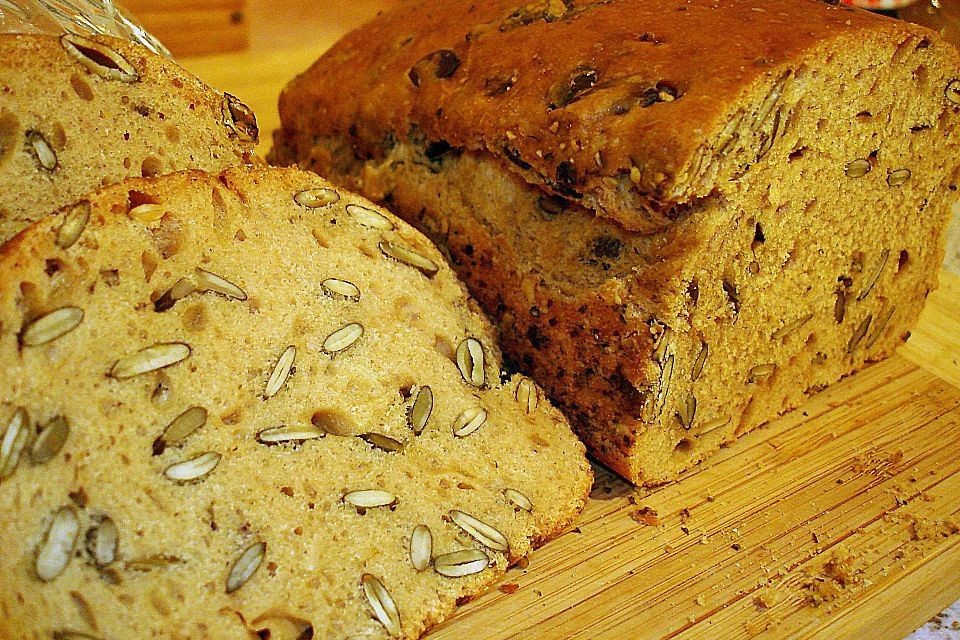 Steirisches Kürbiskern-Brot mit Kürbiskernöl