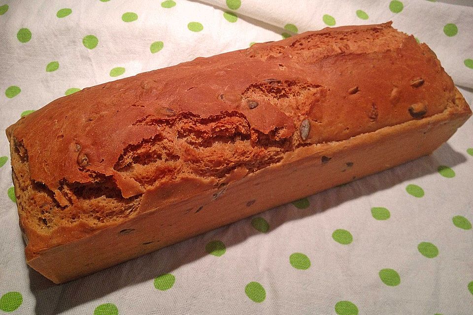 Steirisches Kürbiskern-Brot mit Kürbiskernöl