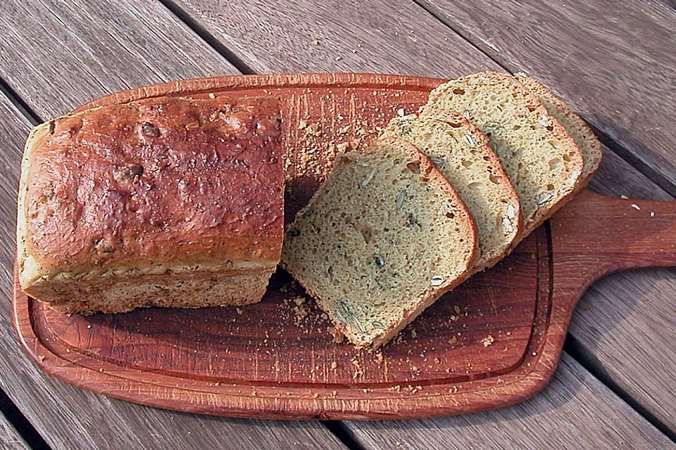 Steirisches Kürbiskern-Brot mit Kürbiskernöl