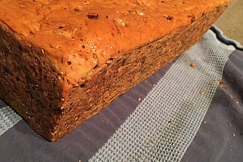 Steirisches Kürbiskern-Brot mit Kürbiskernöl