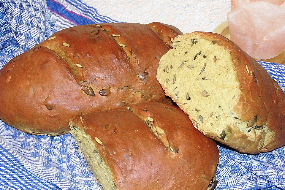 Steirisches Kürbiskern-Brot mit Kürbiskernöl