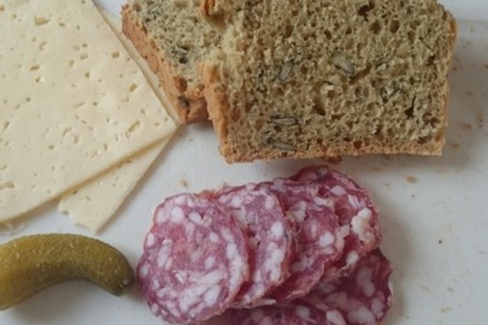 Steirisches Kürbiskern-Brot mit Kürbiskernöl