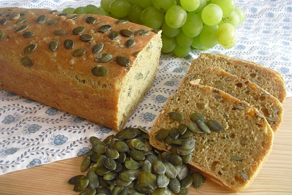 Steirisches Kürbiskern-Brot mit Kürbiskernöl