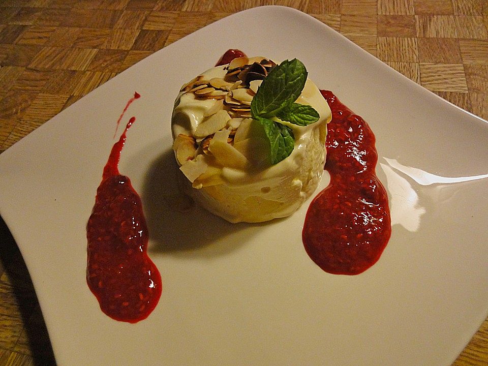 Honigparfait mit warmer Himbeersauce von Happiness| Chefkoch