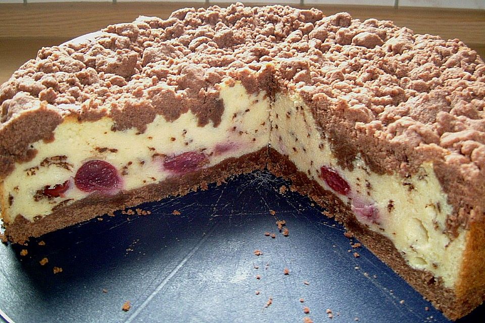 Schoko - Streuselkuchen mit Vanille - Kirschfüllung