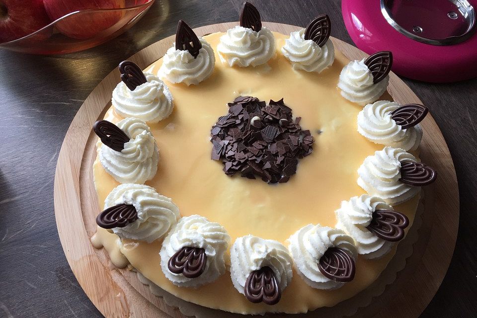 Apfelkuchen mit Sahne - Eierlikör - Haube