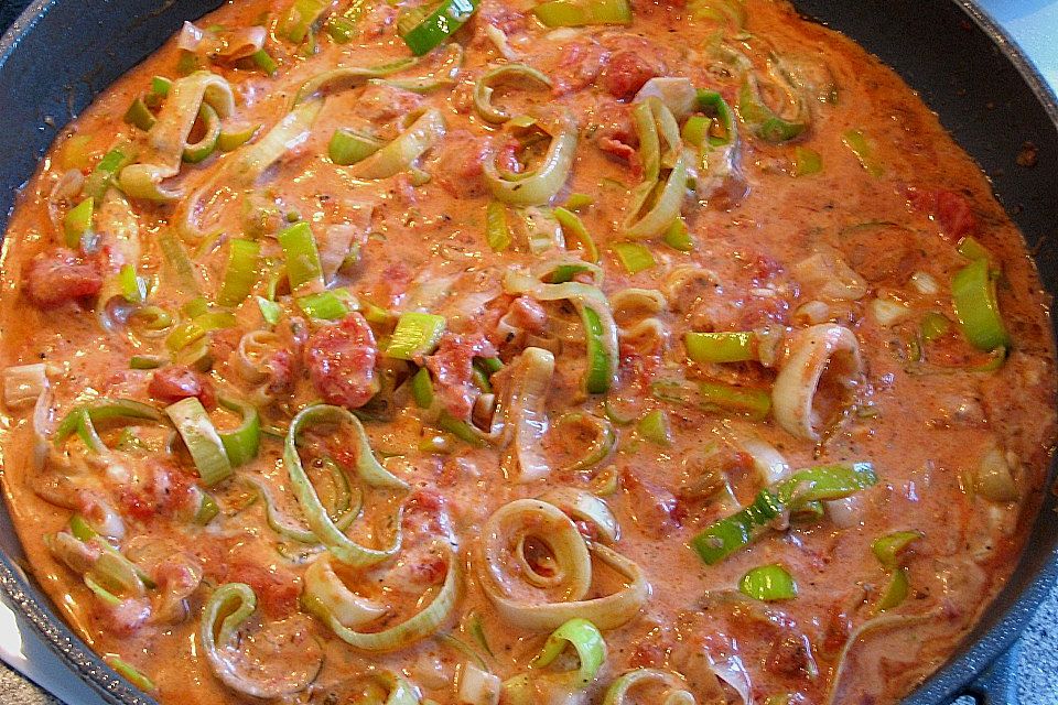 Gebackenes Schweinefilet mit Tomaten - Zwiebelsoße