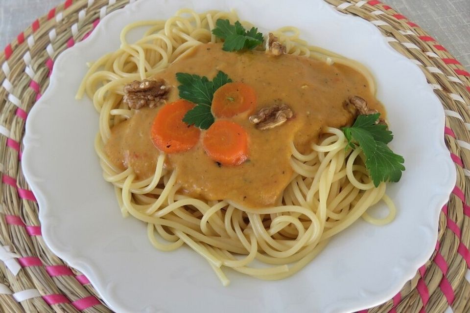 Spaghetti mit Möhren-Nuss-Soße