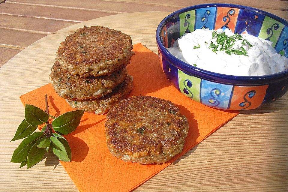 Grünkern-Frikadellen mit Joghurtsauce