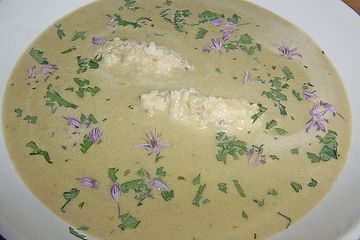 Sauerampfersuppe mit Mahaleb-Klößchen