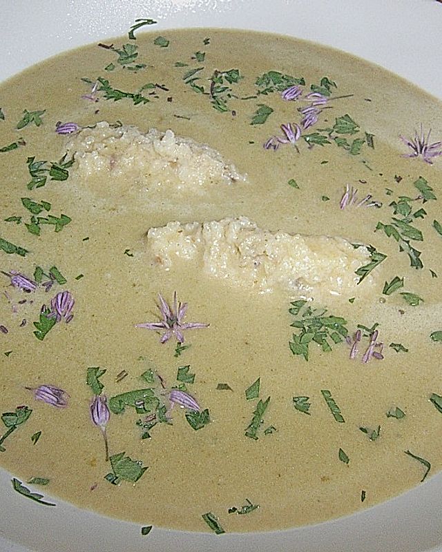 Sauerampfersuppe mit Mahaleb-Klößchen