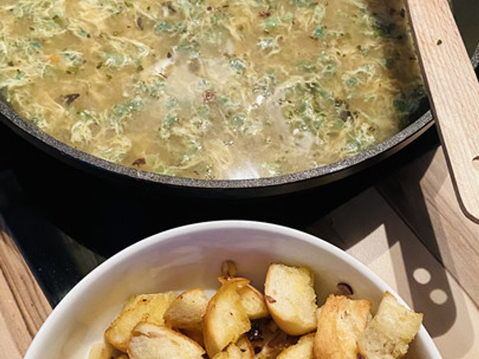 Brotsuppe mit Knoblauch und Eiern von heimwerkerkönig| Chefkoch