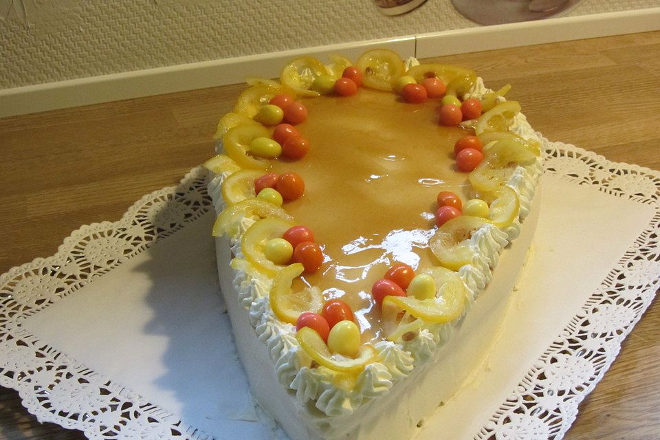 Orangen - Weincremetorte in Eiform