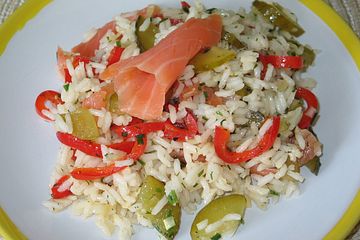 Pikanter Reis - Salat mit Räucherfisch