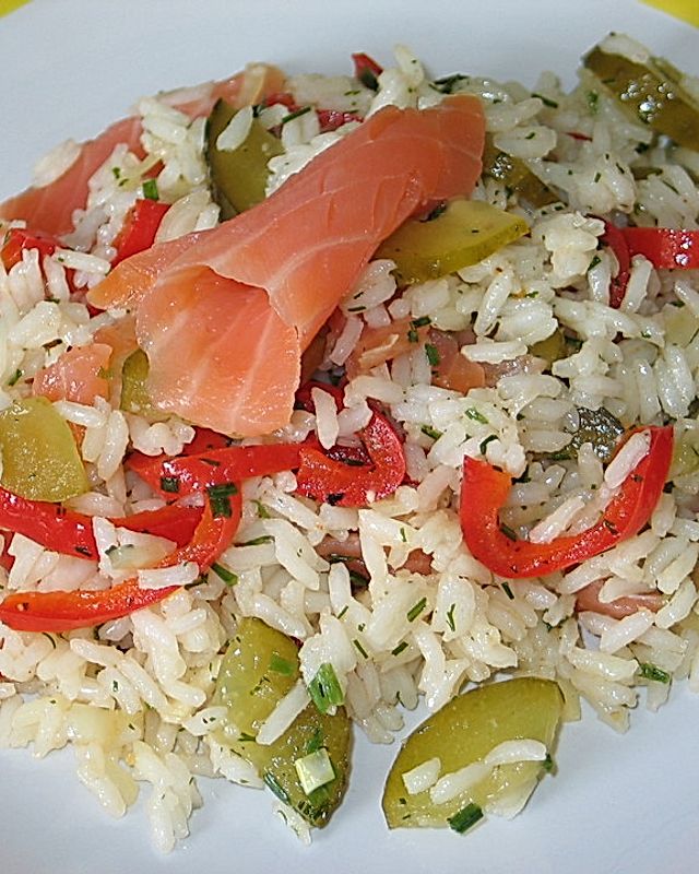 Pikanter Reis - Salat mit Räucherfisch