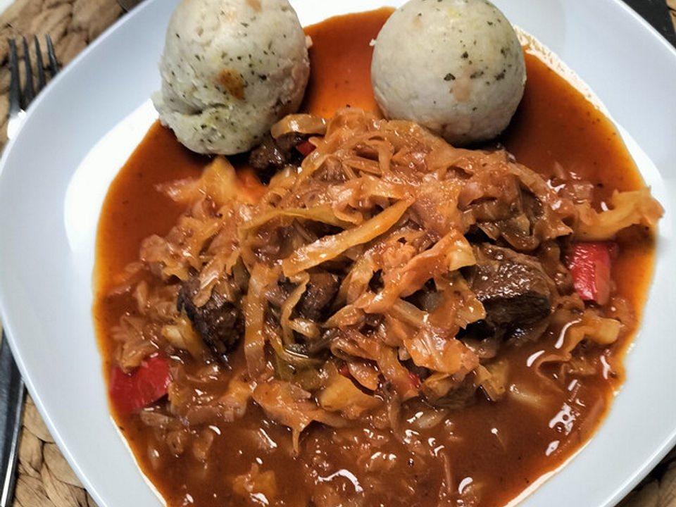 Würziges Paprikagulasch mit Weißkraut von hobbykoechin| Chefkoch