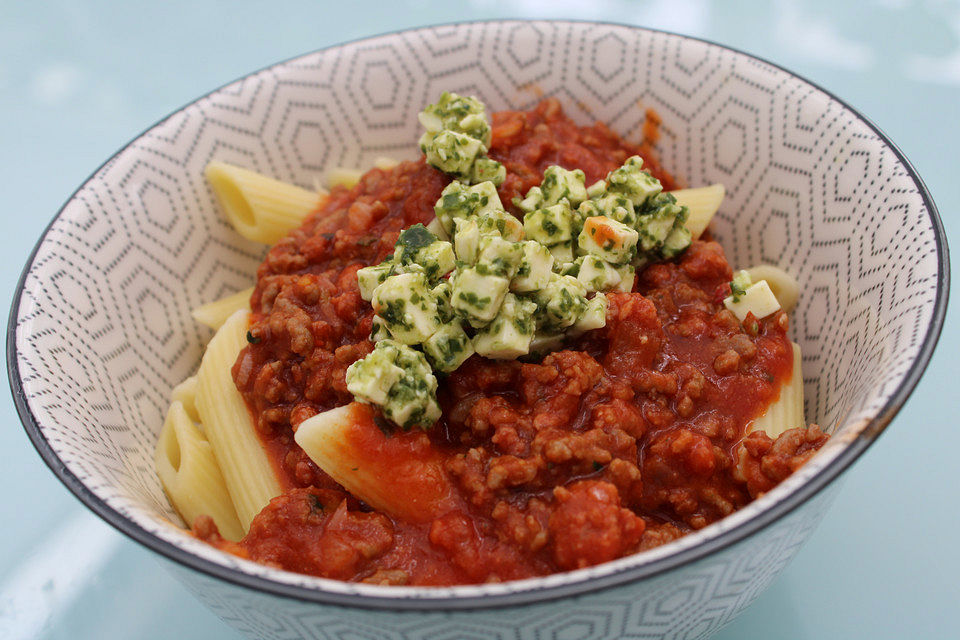 7 - Minuten - Tomatensauce mit Schafskäse zu Pasta