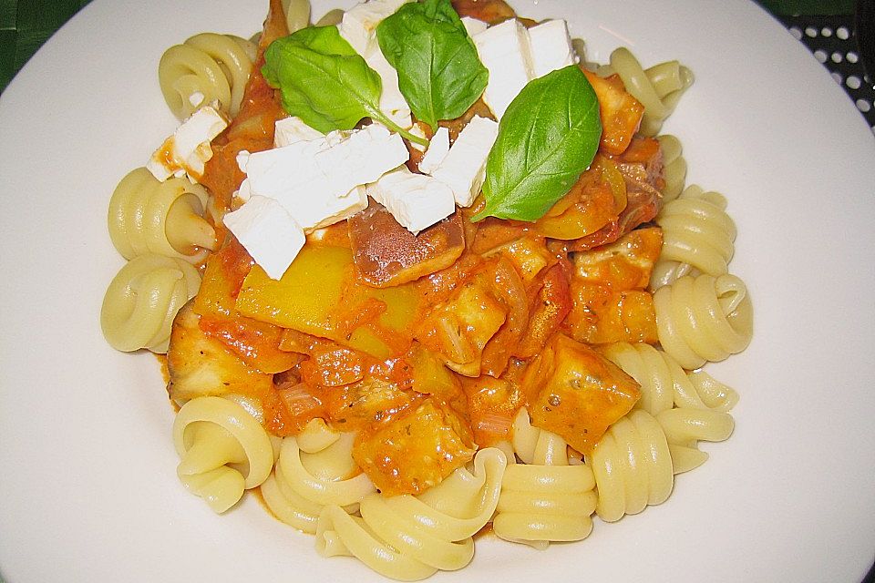 7 - Minuten - Tomatensauce mit Schafskäse zu Pasta