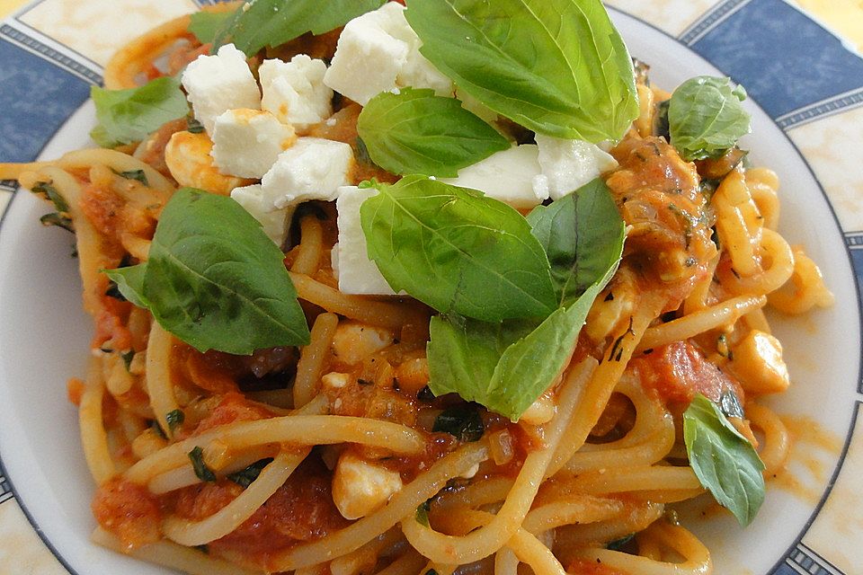 7 - Minuten - Tomatensauce mit Schafskäse zu Pasta