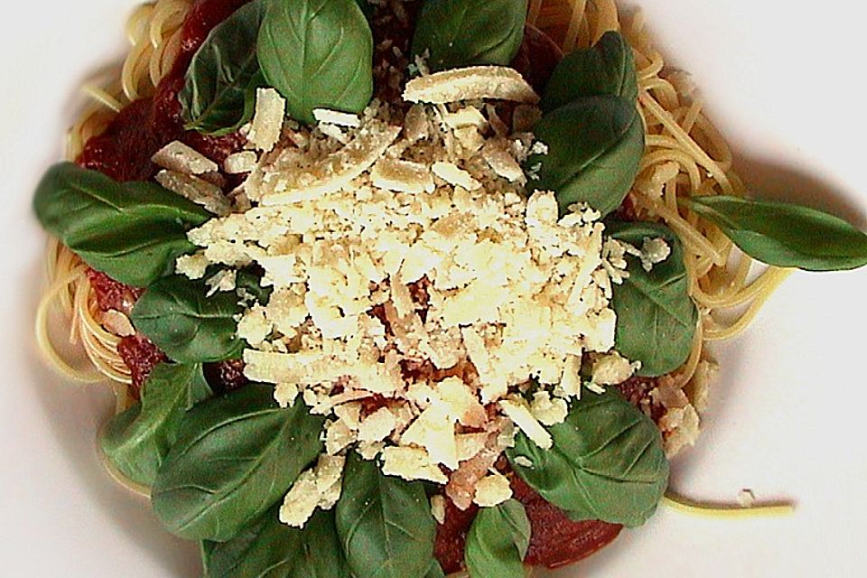 7 - Minuten - Tomatensauce mit Schafskäse zu Pasta