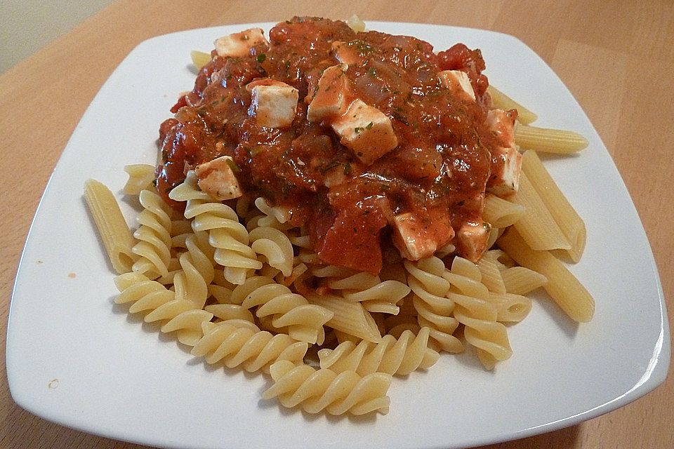 7 - Minuten - Tomatensauce mit Schafskäse zu Pasta