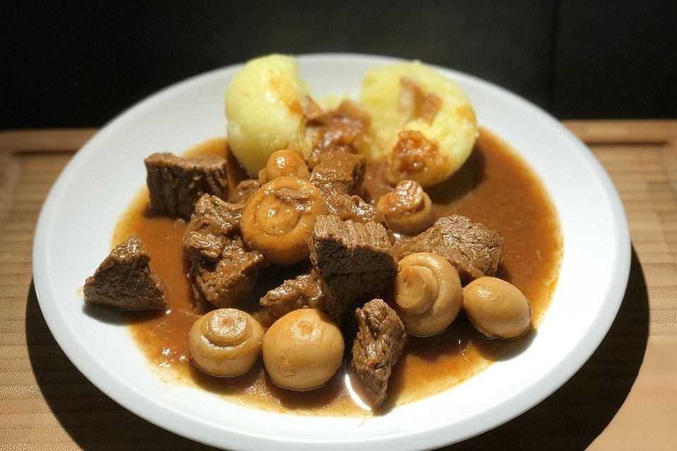 Burgunder Gulasch mit Pilzen